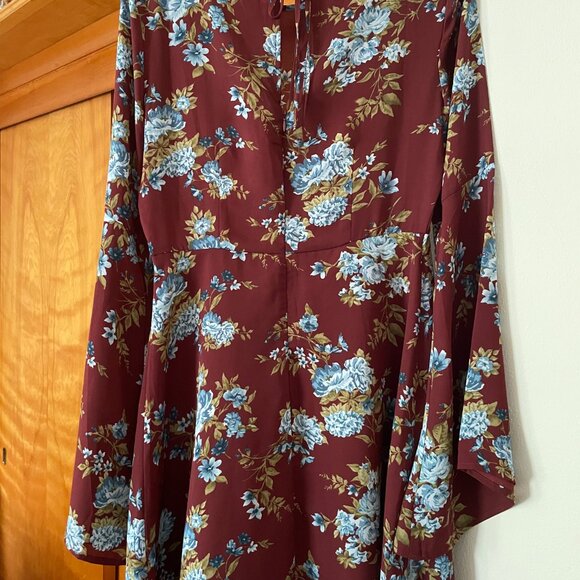 Forever 21 Floral Flare Sleeve Dress - Picture 4 of 5